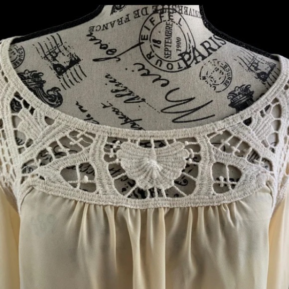 E&M women’s large beige blouse - Picture 2 of 13